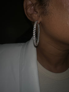 Suspect is a dolly earring